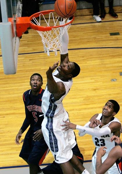 Lincoln flexes muscles, shows depth in rout of Jefferson