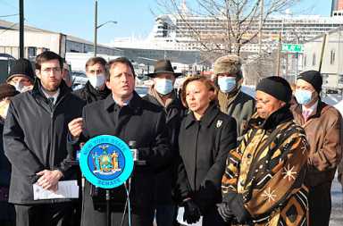 Pols: City needs to ‘cruise’ on green solution to pier pollution