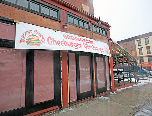 Chain chain chain — chain of burgers! Cheeburger Cheeburger coming to Park Slope