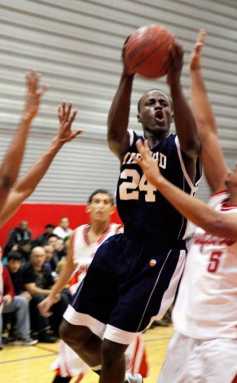 Smith’s late heroics sends Midwood to Aviator tourney title