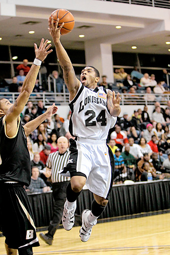 Blackbirds singing in the dead of night! Long Island University makes March Madness after OT win!