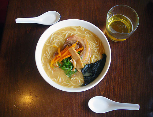 When the moon hits your eye — order ramen at Lunetta