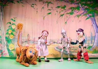 ‘Wizard’ of blahs at Puppetworks