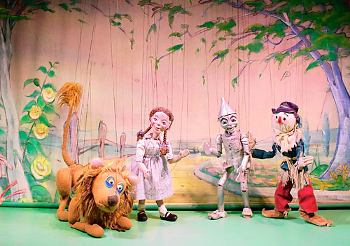‘Wizard’ of blahs at Puppetworks