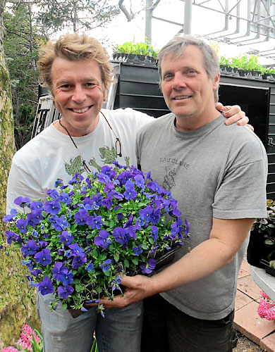 Green hearts! Narrows garden gets donated plants after horrifying theft