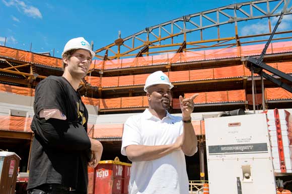 Nets Lopez was the ‘center’ of attention on Bergen Street