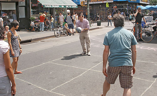 Eat it! Williamsburg Walks includes restaurants this time