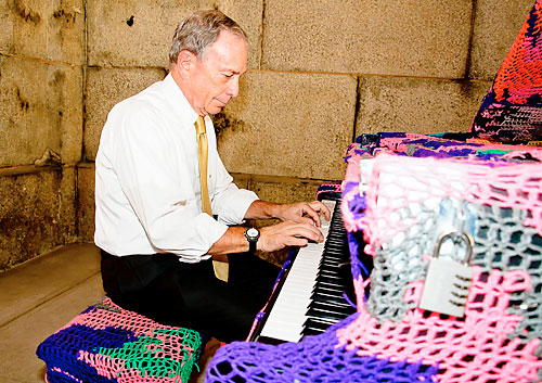 Bloomy tickles the ivories in DUMBO