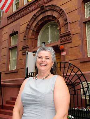 PS 107 gets new boss — from PS 321!