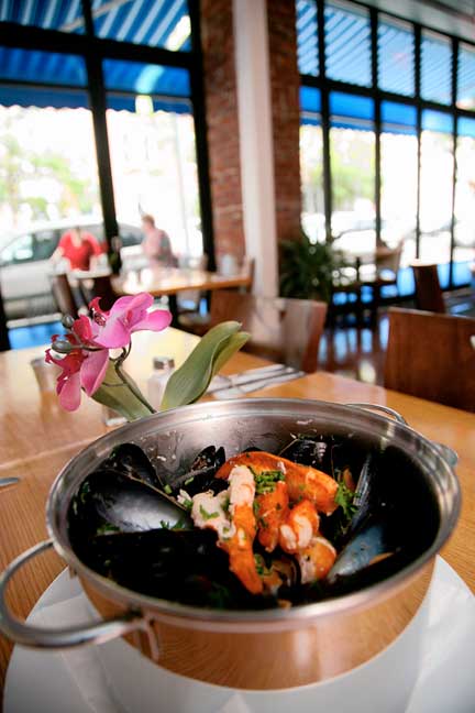 Mussels and more is accurately named