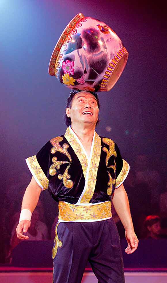 Big top fold up! Mom-and-pop stand in for Ringling Bros closes six weeks early