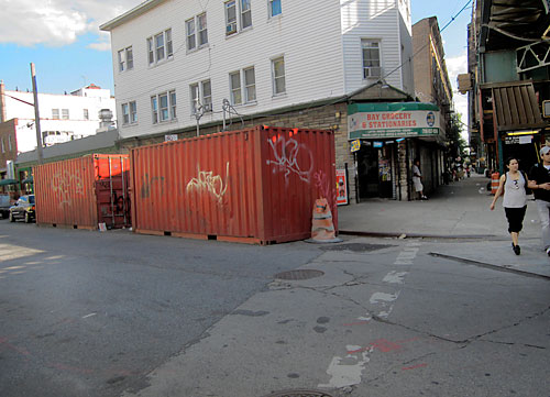 Big-box problem! Restauranteur says business is being killed by storage containers