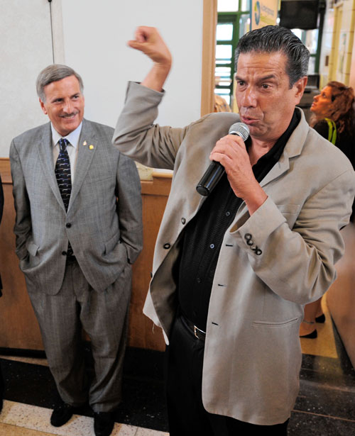 Doo-wop Weprin! Sha Na Na star shills for congressional contender