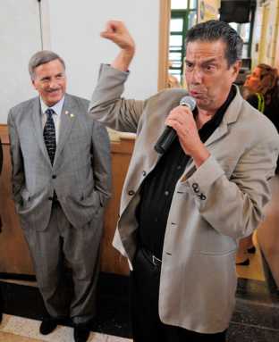 Doo-wop Weprin! Sha Na Na star shills for congressional contender