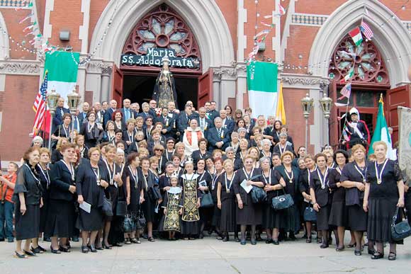 Mother of God! Faithful honor Mary in Carroll Gardens