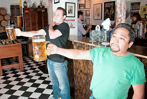 Rogelio does it again! Fort Greene’s mug-holding legend is going to the nationals