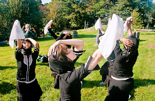Dance on a grave! Revisit the history of Green-Wood Cemetery through dance