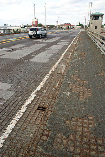 Greenpoint Avenue is latest battleground in the car-cyclist clash