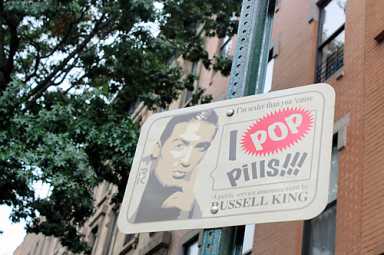 Art attack! Street artist uses Park Slope sign as canvas
