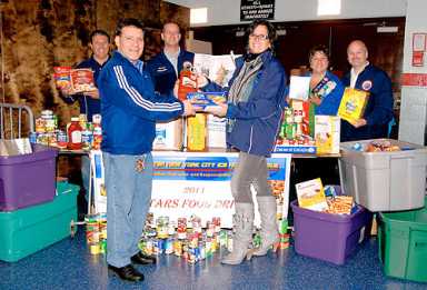 Greater New York Ice Hockey League assists Bensonhurst food pantry for Thanksgiving