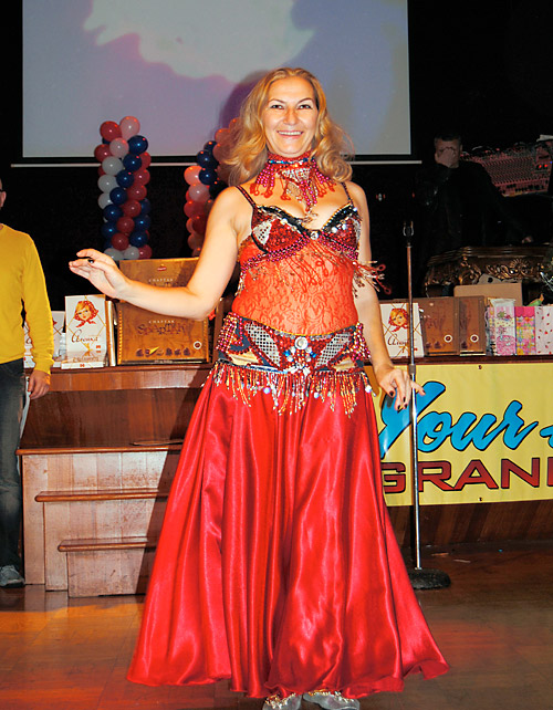 Grandmas are ‘glam-mas’ for senior beauty pageant at ‘National’ restaurant!