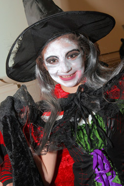 Trick-o-treaters get their ghoul on at Kings Plaza!