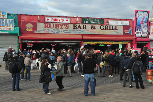 Boardwalk dives offered new leases — if they clean up