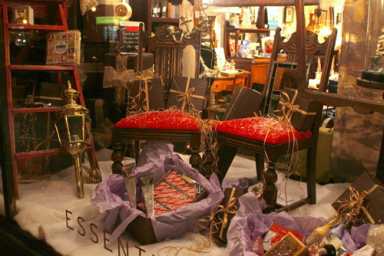 Who needs halls? Deck the windows!