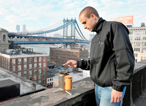 This camping stove helps you answer the cell of the wild