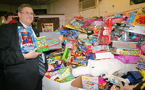 Fidler wants your toys!