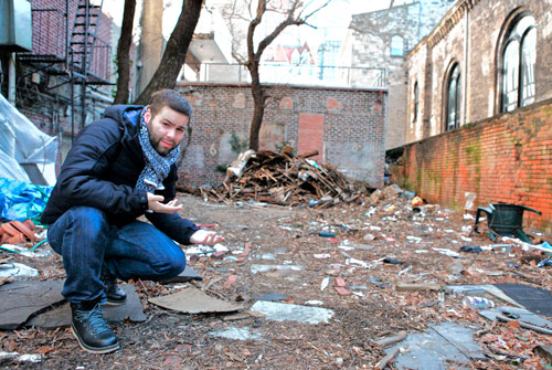 Trashy Brooklyn Heights yard has neighbors fuming