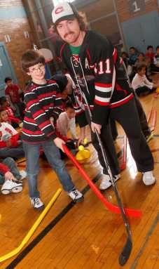 Aviators score big with visits to kids at SUNY Downstate and PS 212