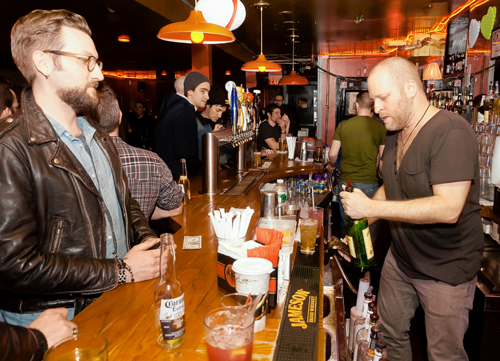 W’burg residents: We love gay bar, but hate its noise