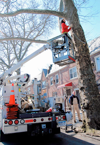 All strung out: Verizon wires up E. 16th Street