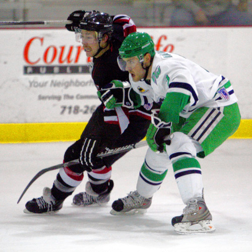 Ice bandits: Aviators skate to third place following back-to-back wins