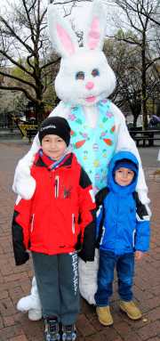 Kids charge Dyker Park in search of eggs