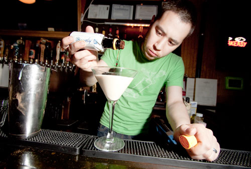 Fourth Avenue watering hole serves Santorum