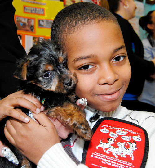 Dog-napped pup visits kids
