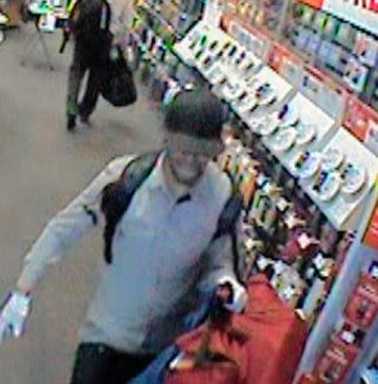 Cops search for trio behind Radio Shack heists