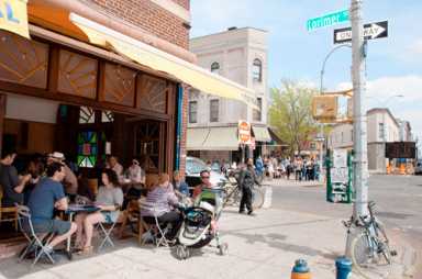 War on brunch: W’burg group fights to stop Sunday morning sidewalk dining
