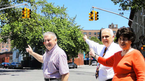 Let there be stoplight! Williamsburgers get traffic signal after 22-year wait