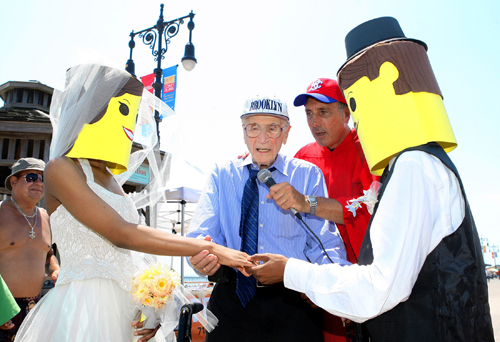 Freak show! Mr. and Mrs. LEGO get married on the Boardwalk