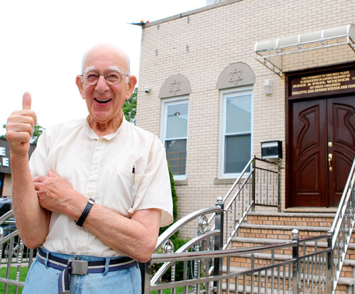 Senior wins shul battle