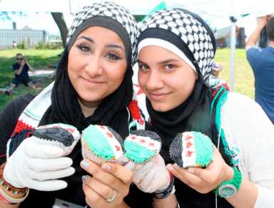 Sweet revolution! High schoolers fight Syrian oppression with pastries