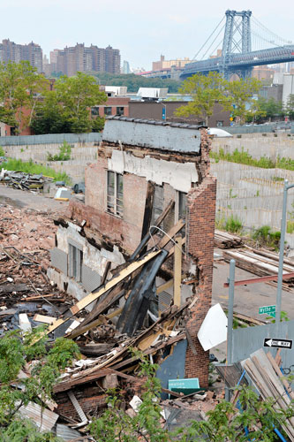 W’burg warehouse collapses at development site