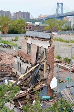 W’burg warehouse collapses at development site