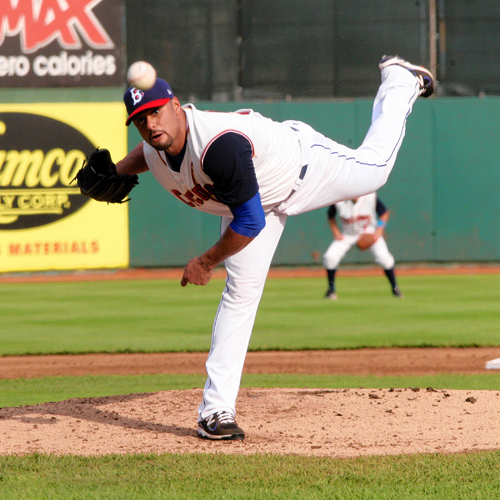Johan Santana leads Clones to victory