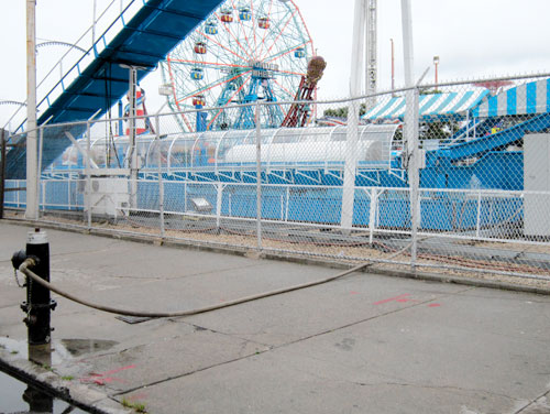 Luna Park caught using public fireplug to fill water ride