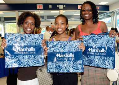 Marshalls madness! Hundreds flock to department store’s grand opening