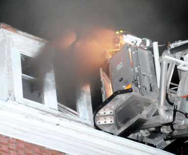 Smoke eaters dine on Flatlands blaze